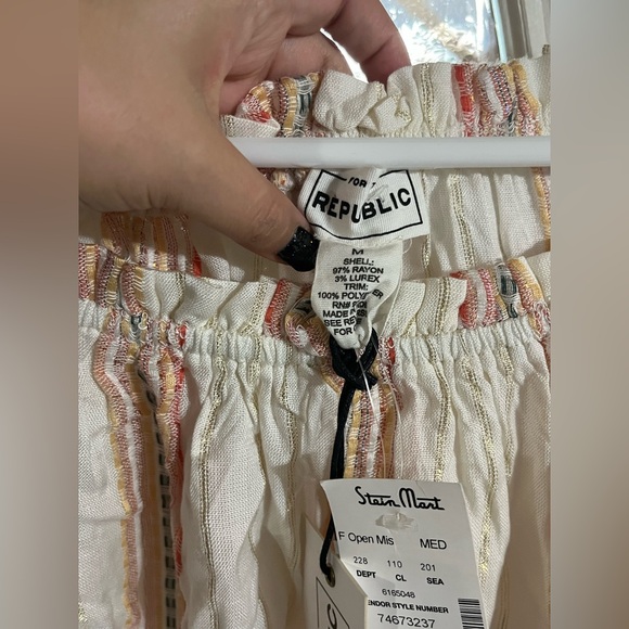 Brand new off should blouse. With tags! - Picture 2 of 5